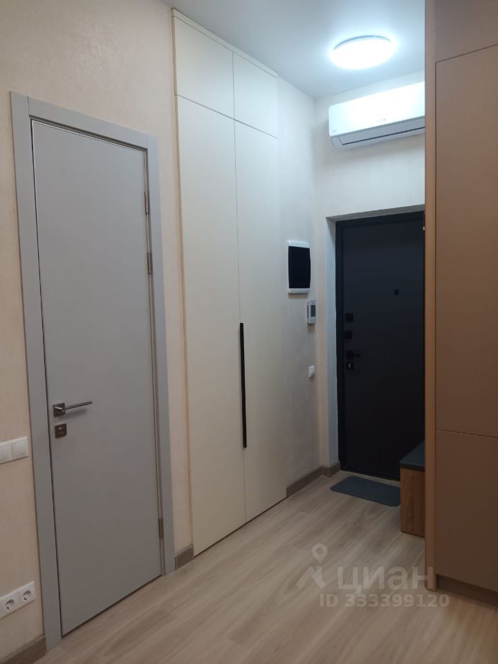 m. ZIL: Apartment, 2-rooms
