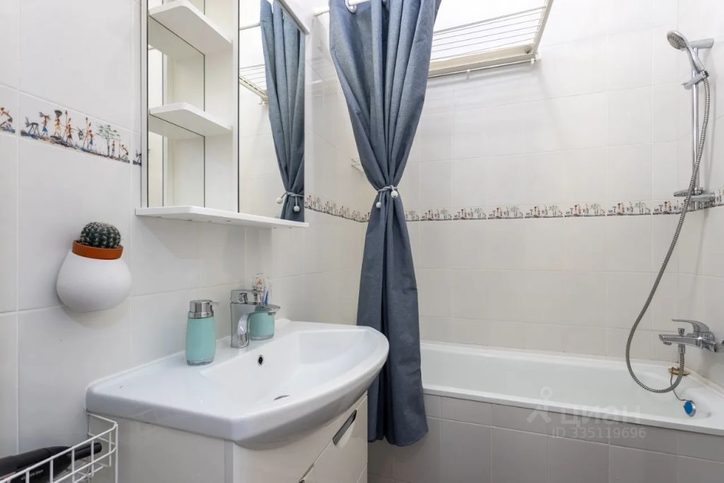 m. Barrikadnaya: Apartment, 2-rooms
