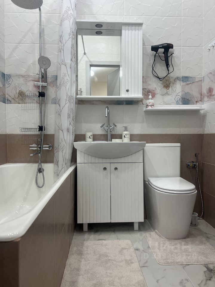 m. ZIL: Apartment, 2-rooms