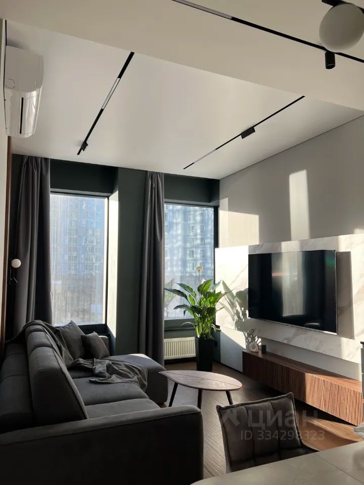 m. ZIL: Apartment, 2-rooms