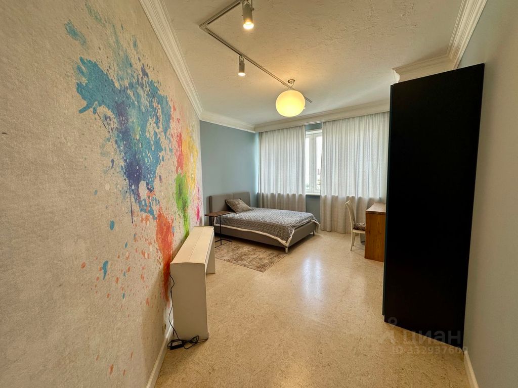m. Yugo-Zapadnaya: Apartment, 3-rooms