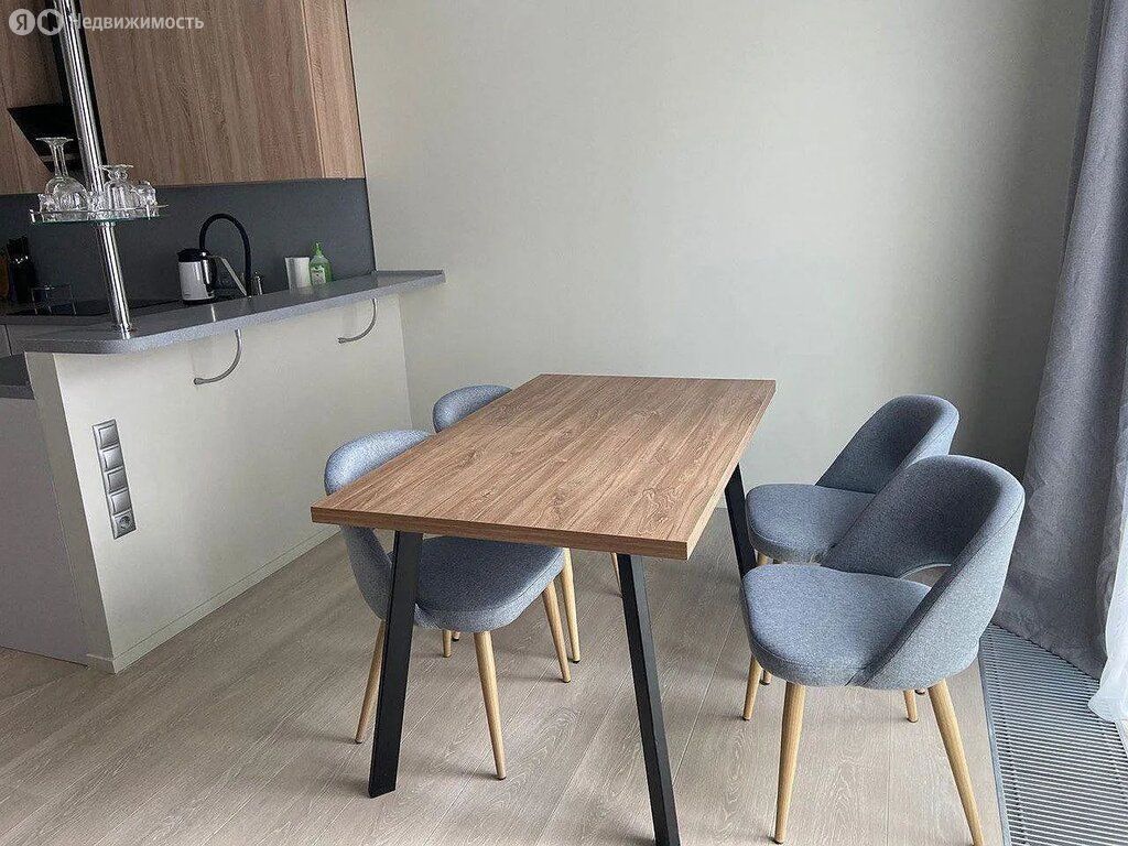 m. ZIL: Apartment, 2-rooms