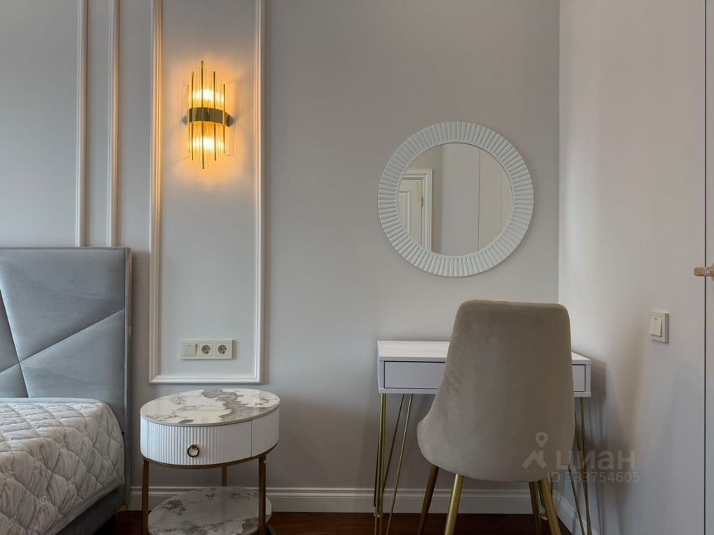 m. ZIL: Apartment, 2-rooms