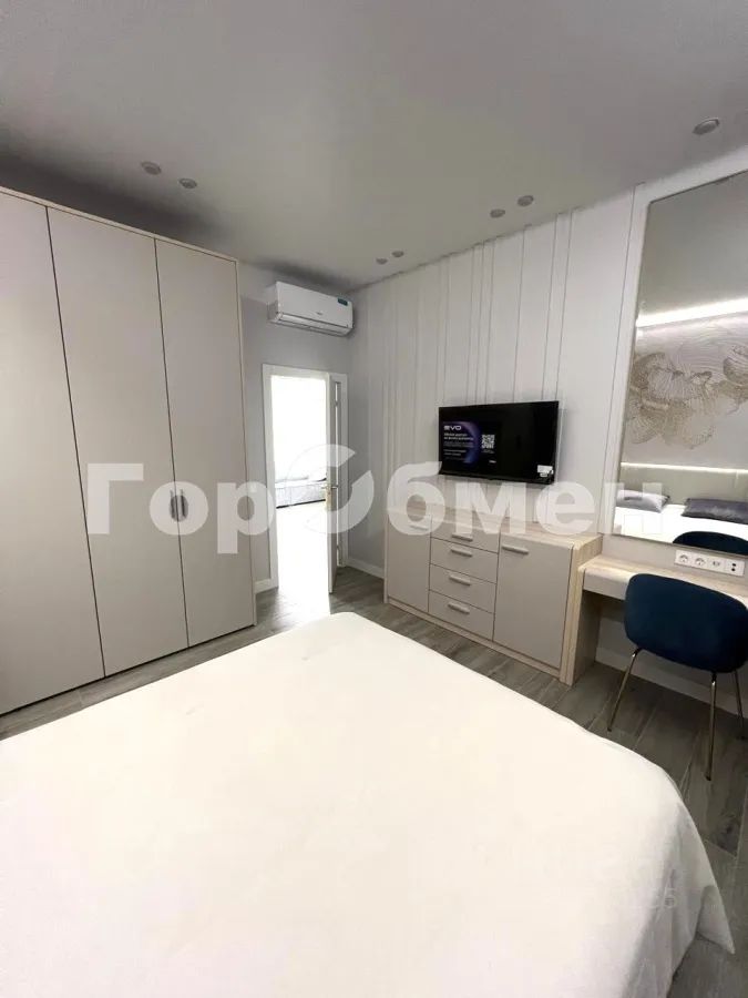 m. ZIL: Apartment, 2-rooms