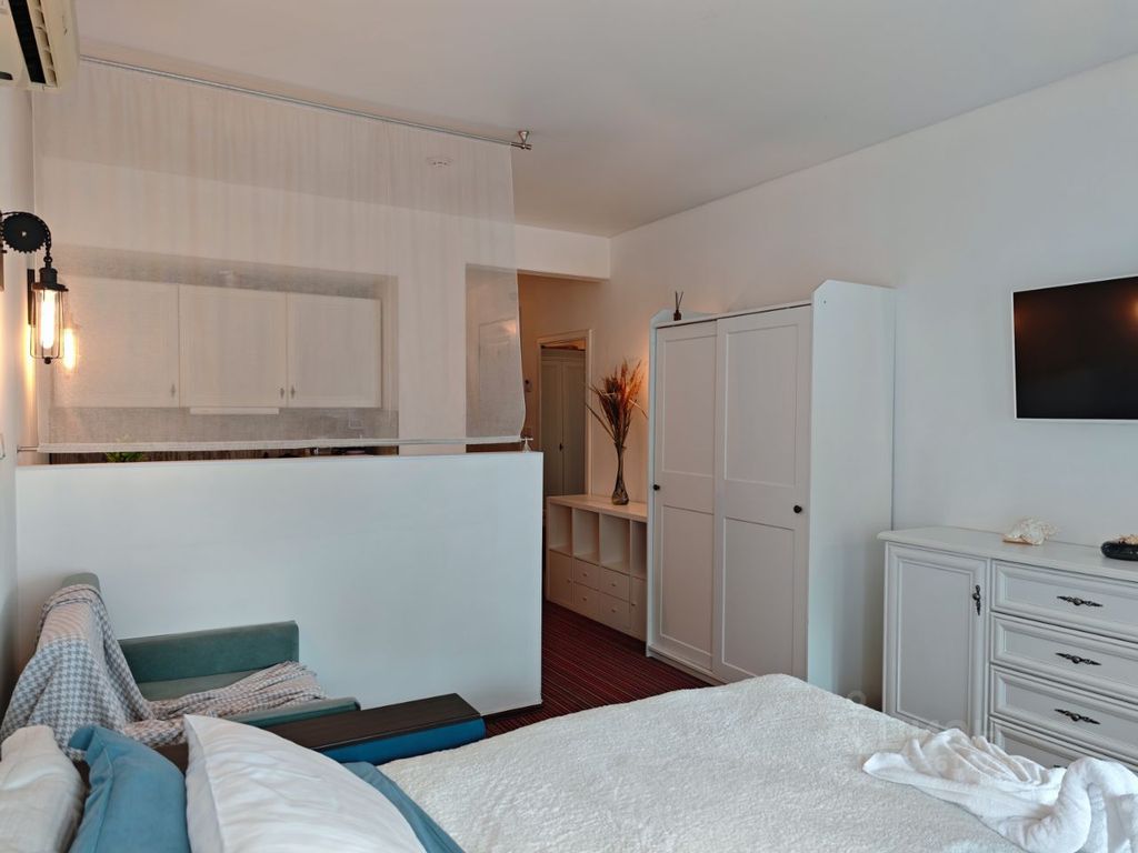 m. Sretensky bulvar: Apartment, studio