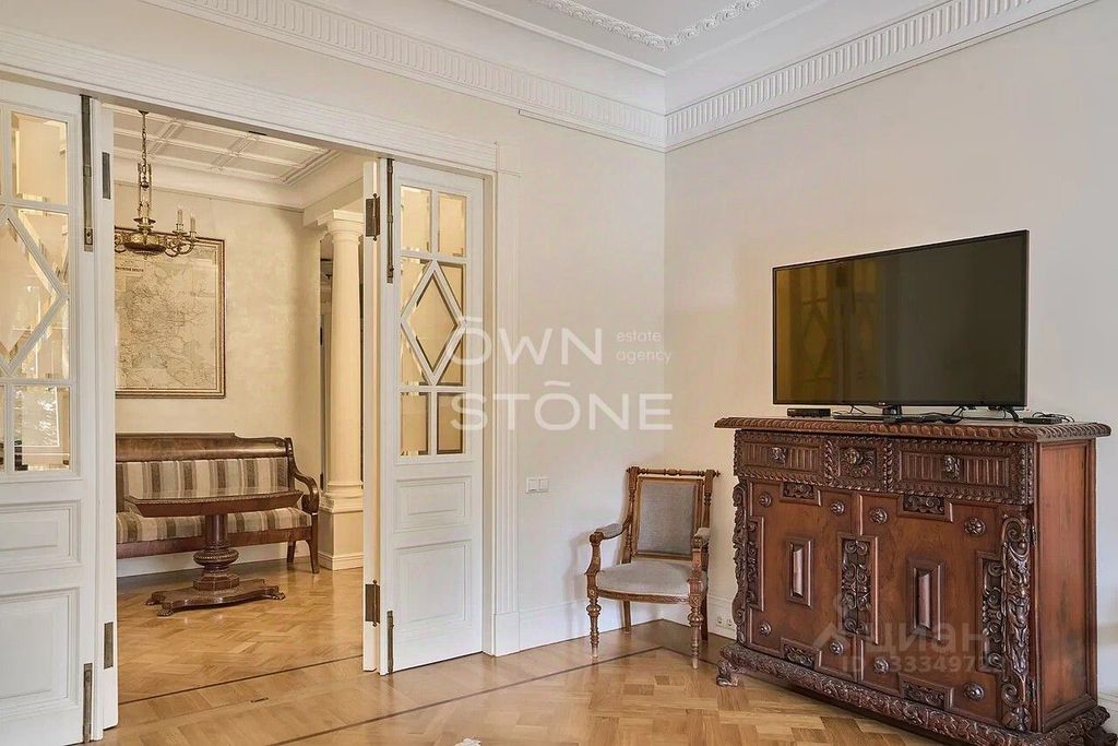 m. Kropotkinskaya: Apartment, 4-rooms