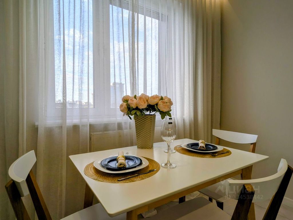 m. ZIL: Apartment, 1-rooms