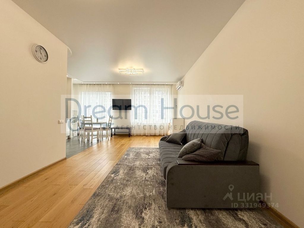 m. Lukhmanovskaya: Apartment, studio