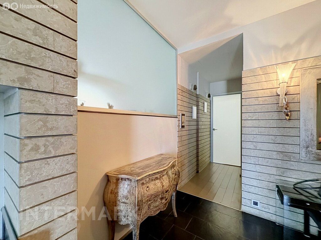 m. Barrikadnaya: Apartment, 4-rooms