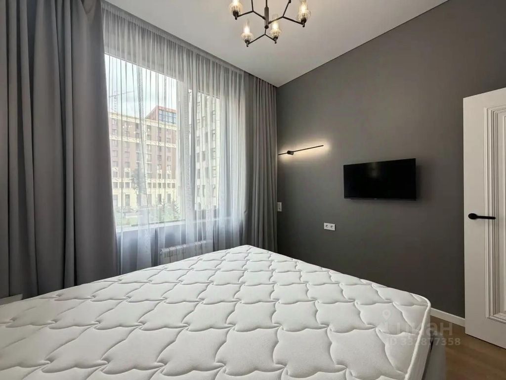 m. ZIL: Apartment, 2-rooms