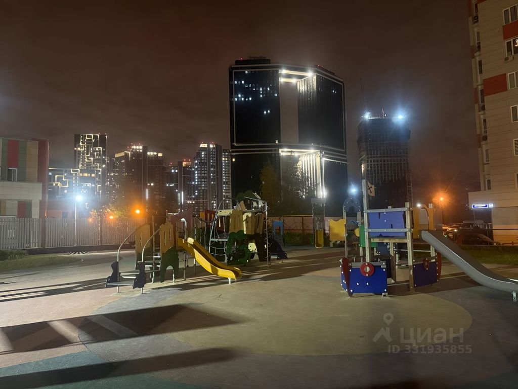 m. Aminyevskaya: Apartment, 3-rooms