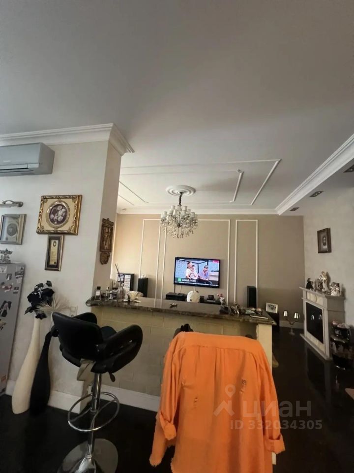 m. Molodezhnaya: Apartment, 3-rooms