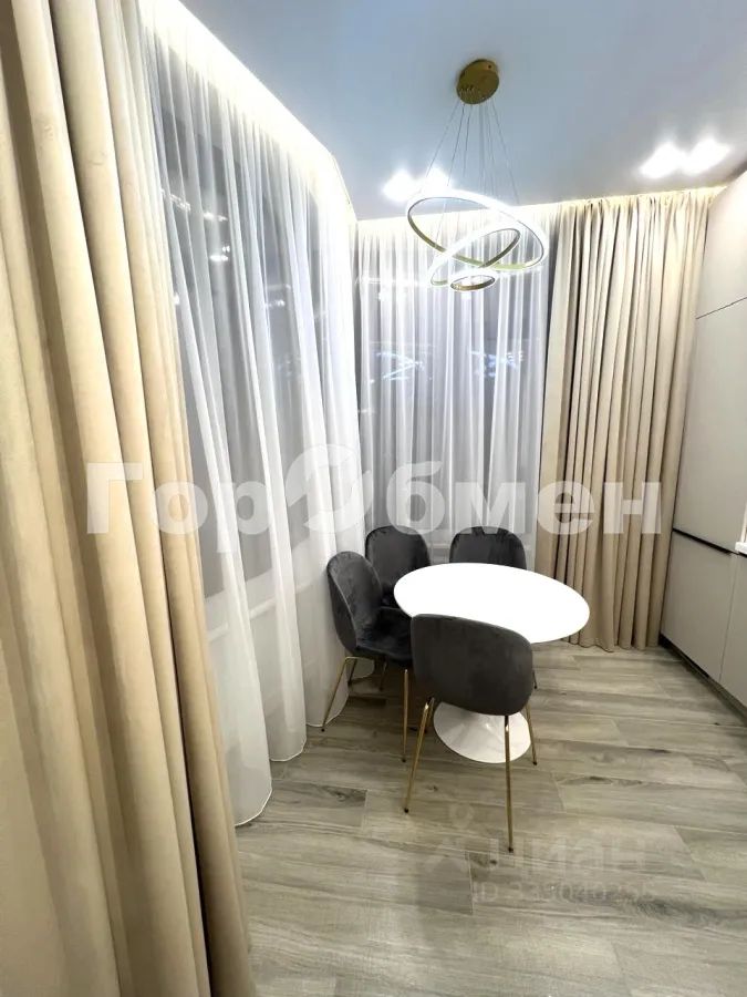 m. ZIL: Apartment, 2-rooms