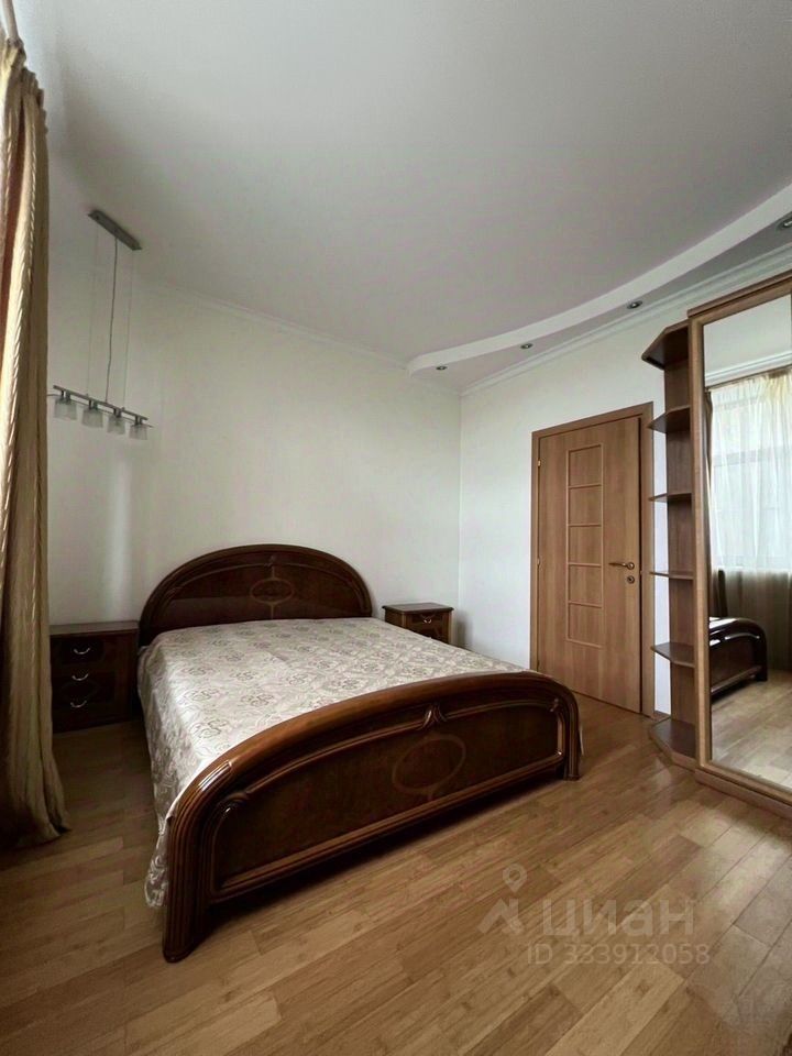 m. Ploschad Gagarina: Apartment, 2-rooms