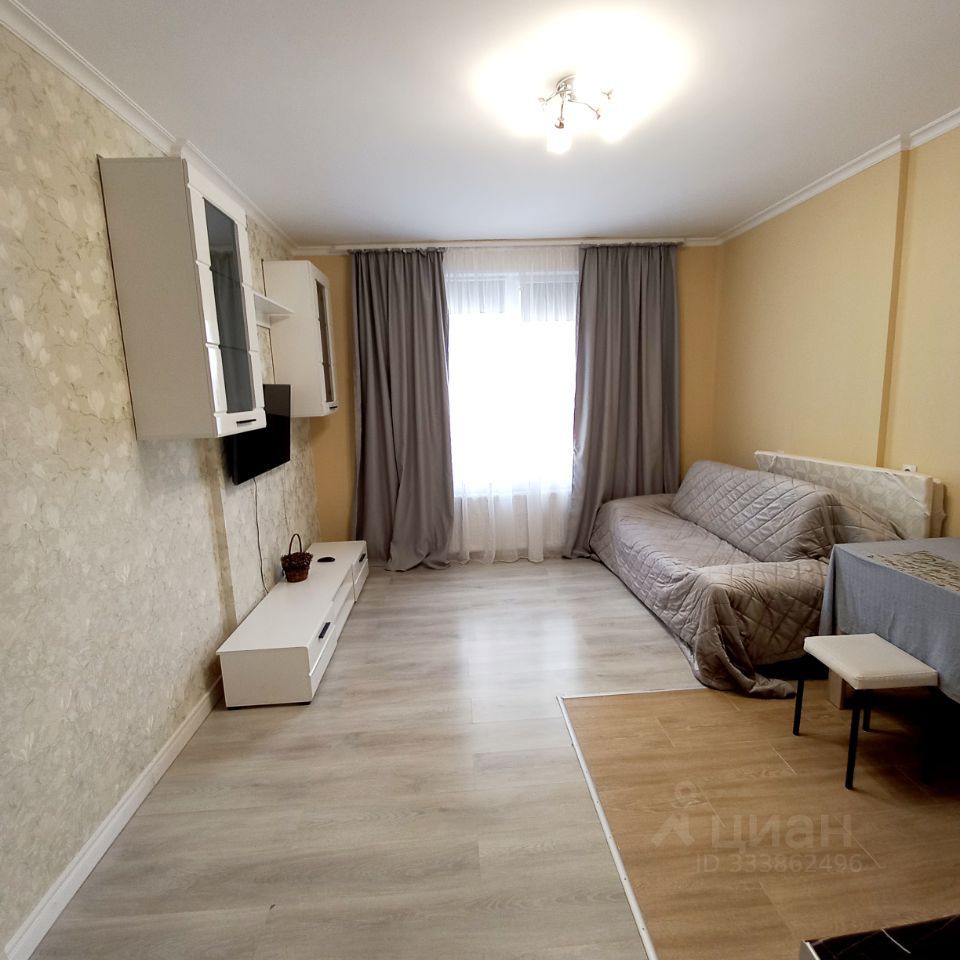 m. Strogino: Apartment, studio