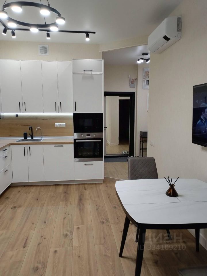 m. ZIL: Apartment, 1-rooms