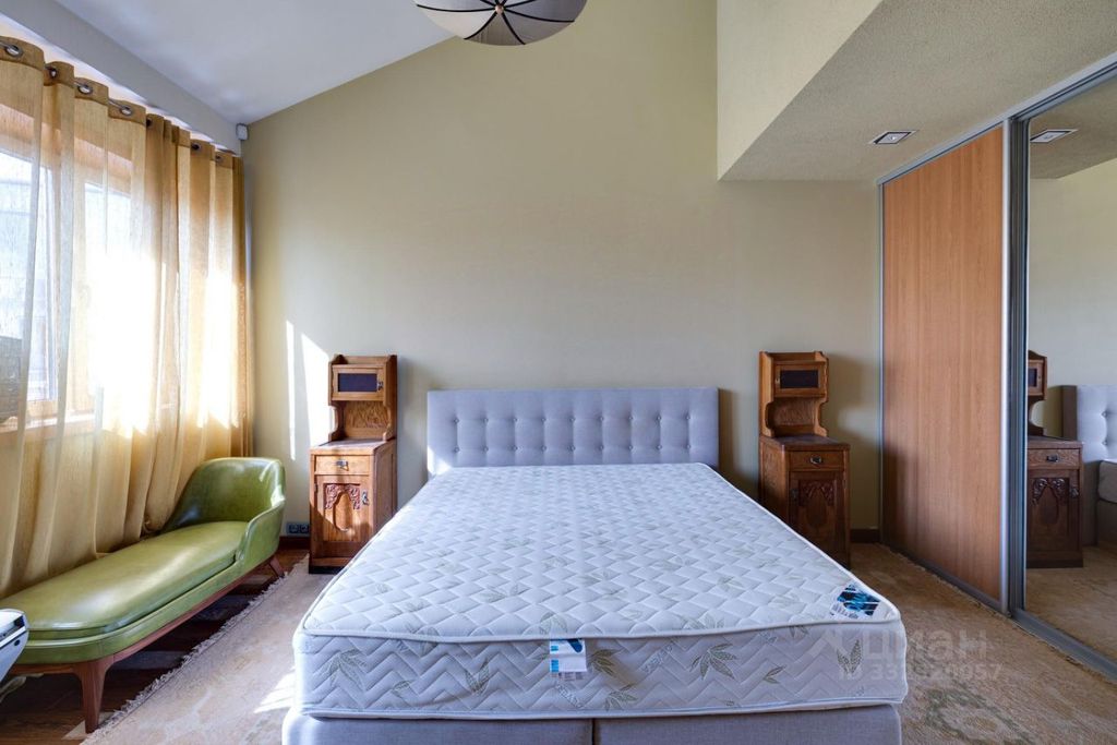 m. Barrikadnaya: Apartment, 3-rooms