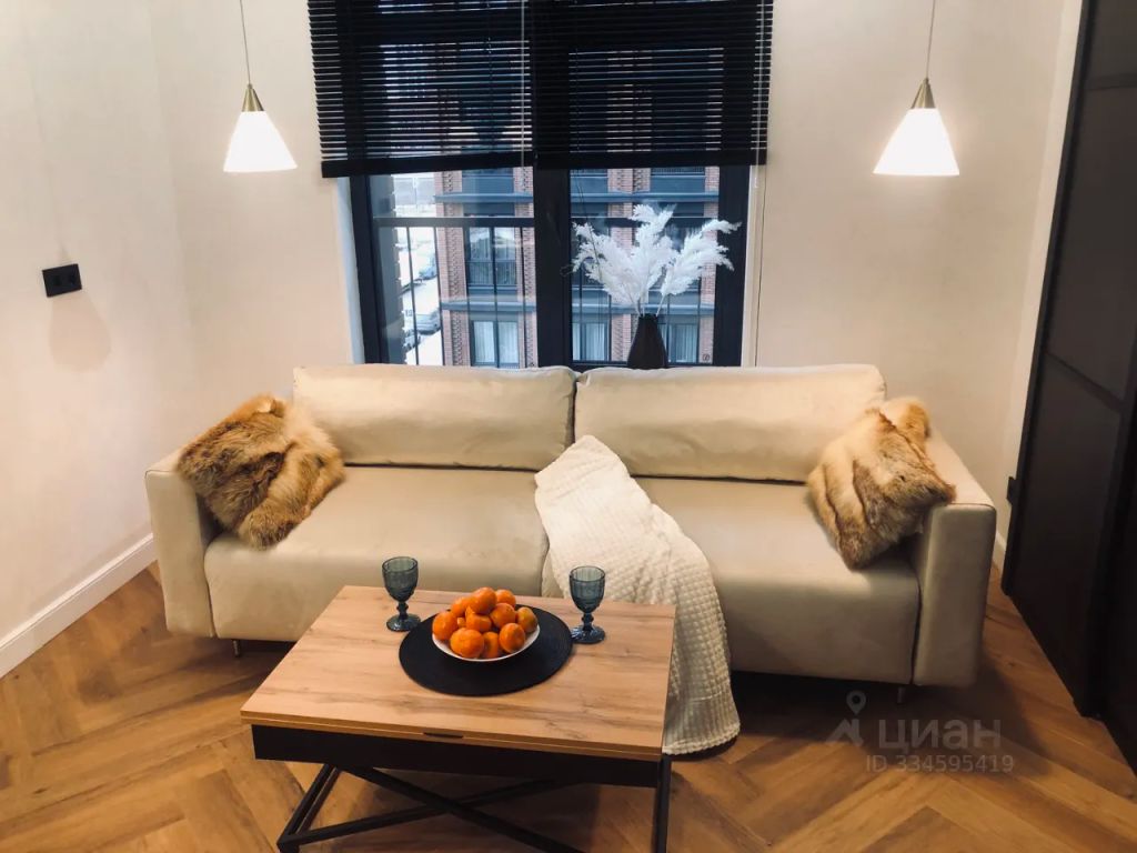 m. ZIL: Apartment, 2-rooms