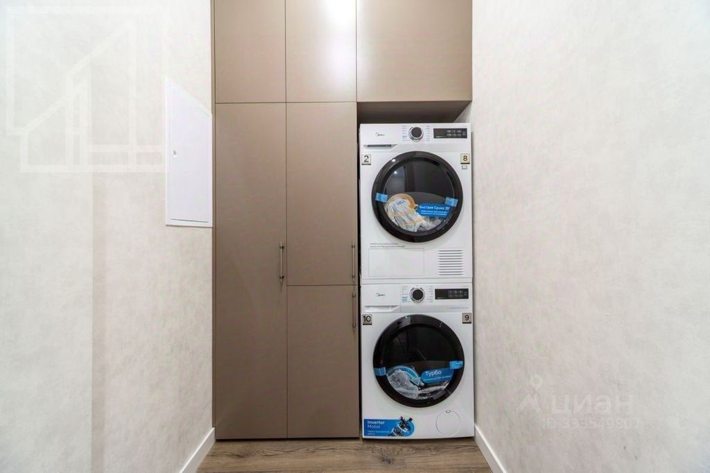 m. Verkhnie Kotly: Apartment, 2-rooms