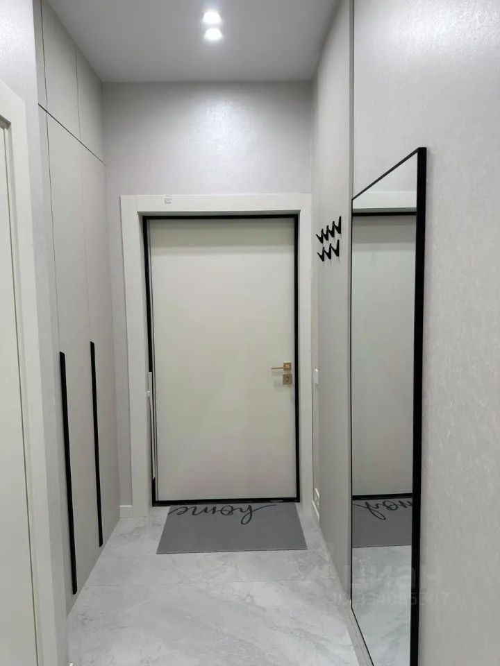 m. ZIL: Apartment, 2-rooms