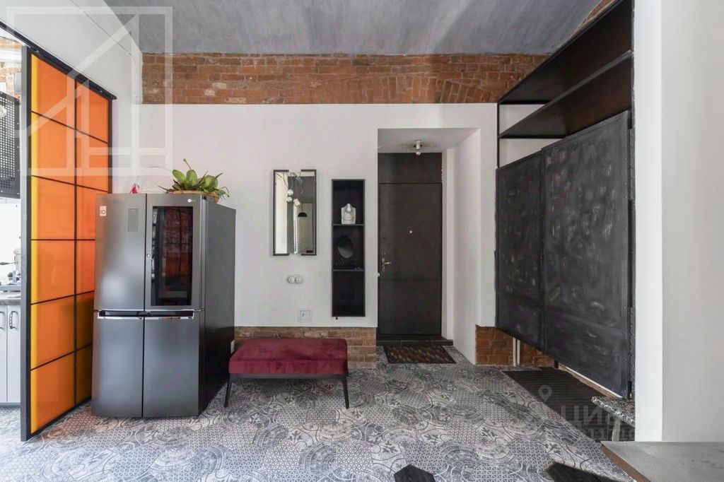 m. Kuznetsky most: Apartment, 3-rooms