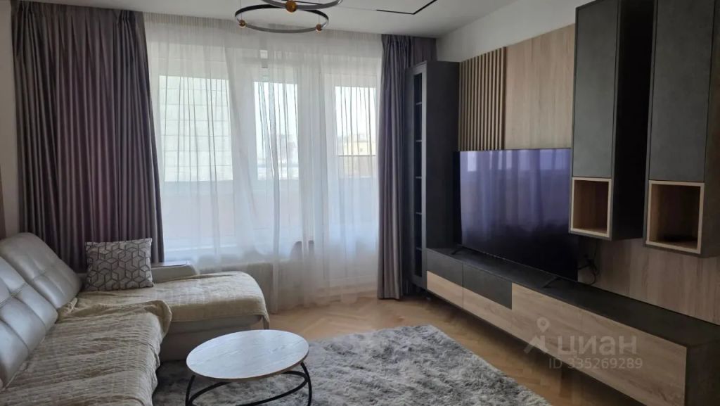 m. Ploschad trekh vokzalov: Apartment, 2-rooms