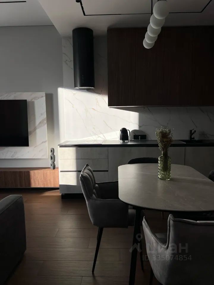 m. ZIL: Apartment, 2-rooms