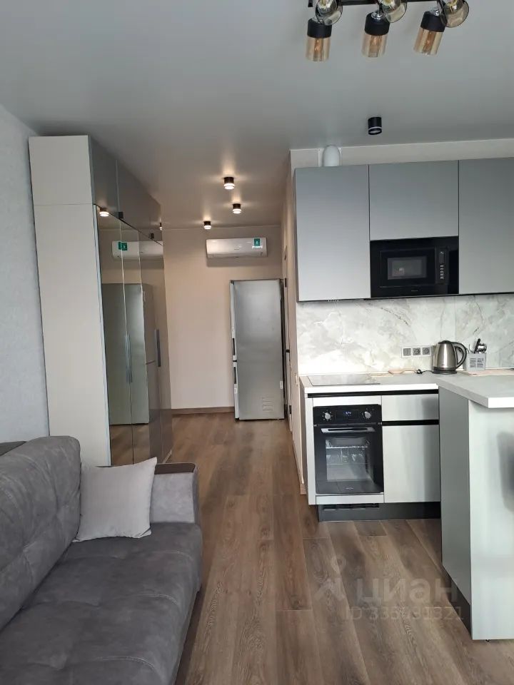 m. Lukhmanovskaya: Apartment, studio