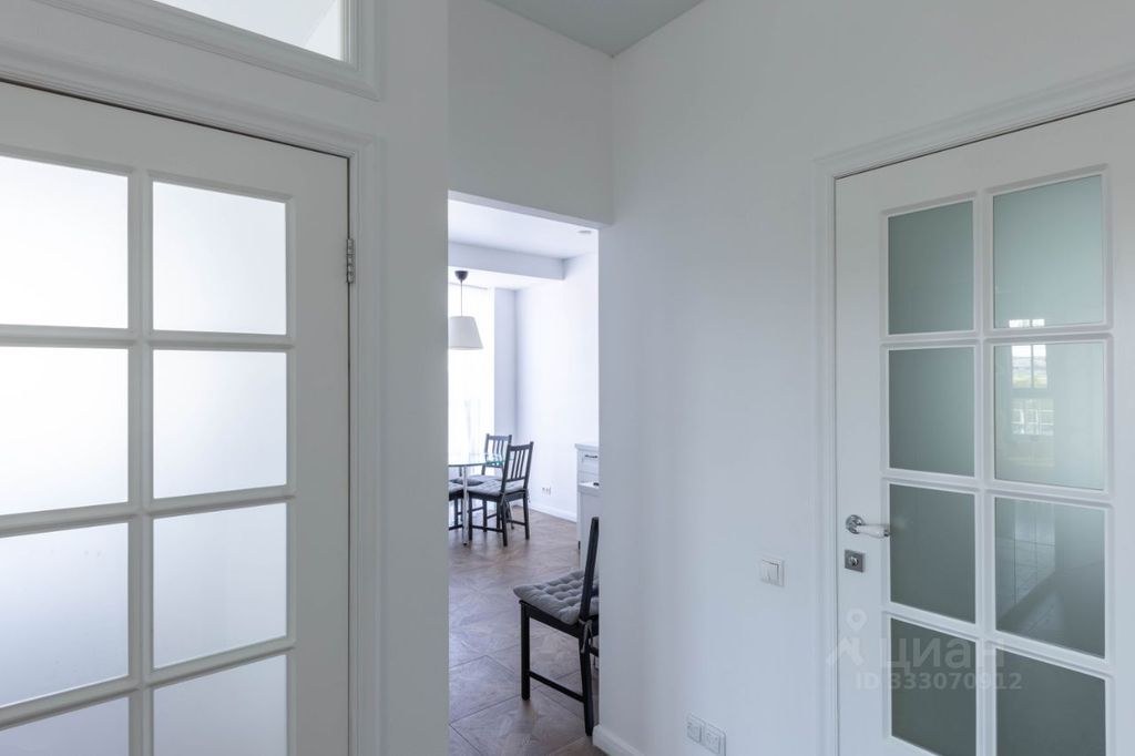 m. Universitet druzhby narodov: Apartment, 2-rooms
