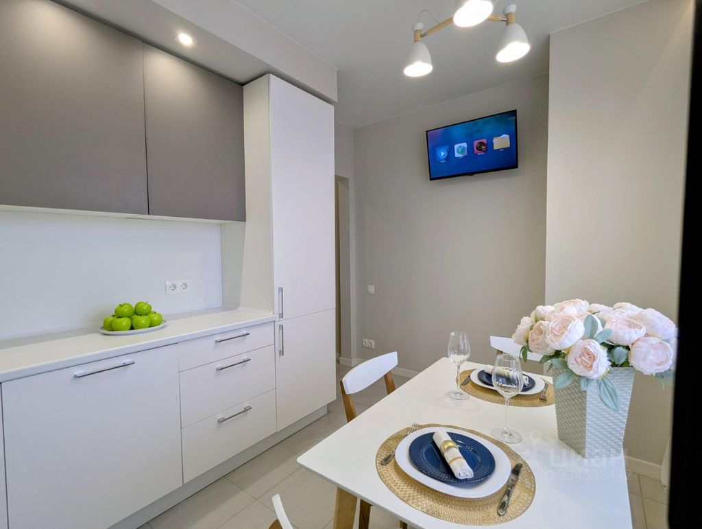 m. ZIL: Apartment, 1-rooms