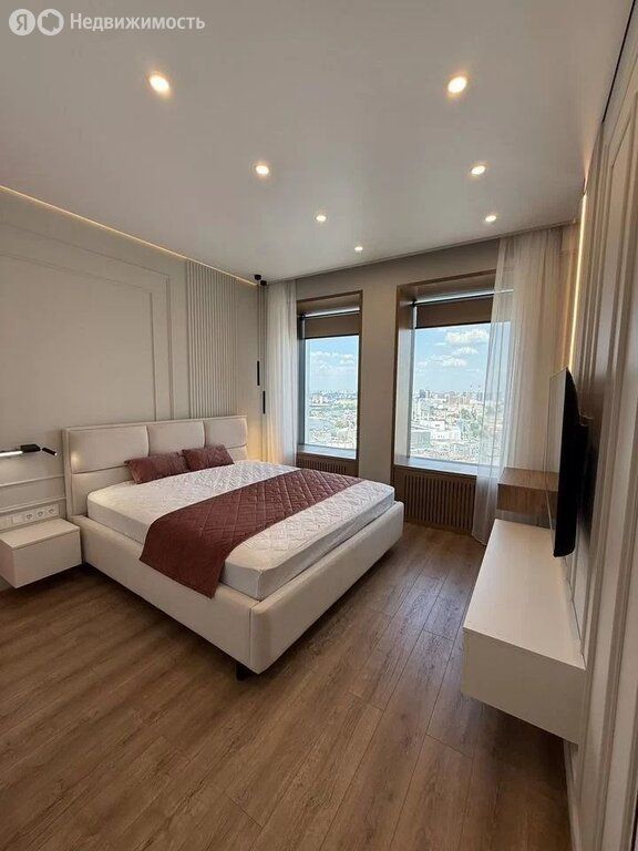 m. ZIL: Apartment, 2-rooms