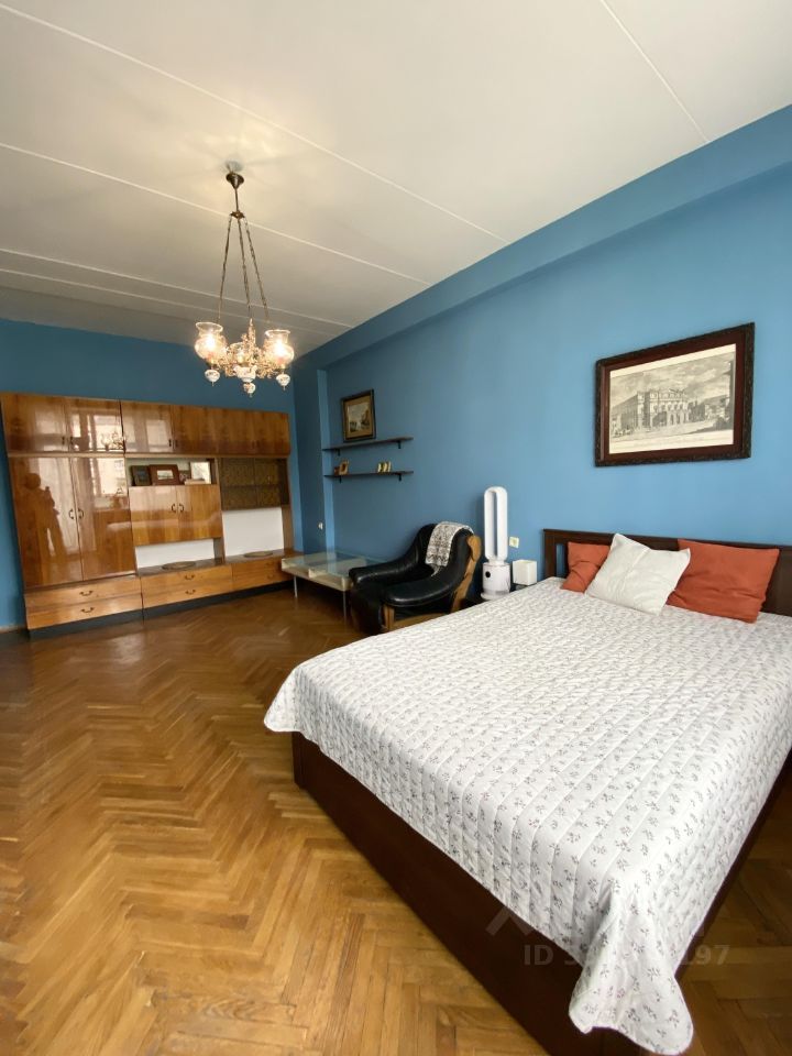 m. Kropotkinskaya: Apartment, 2-rooms