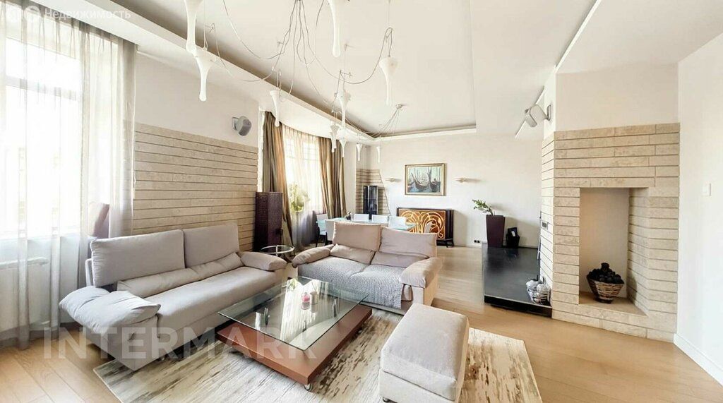m. Barrikadnaya: Apartment, 4-rooms
