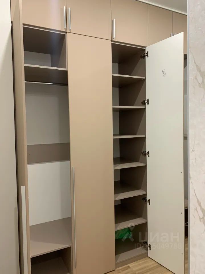 m. ZIL: Apartment, 2-rooms