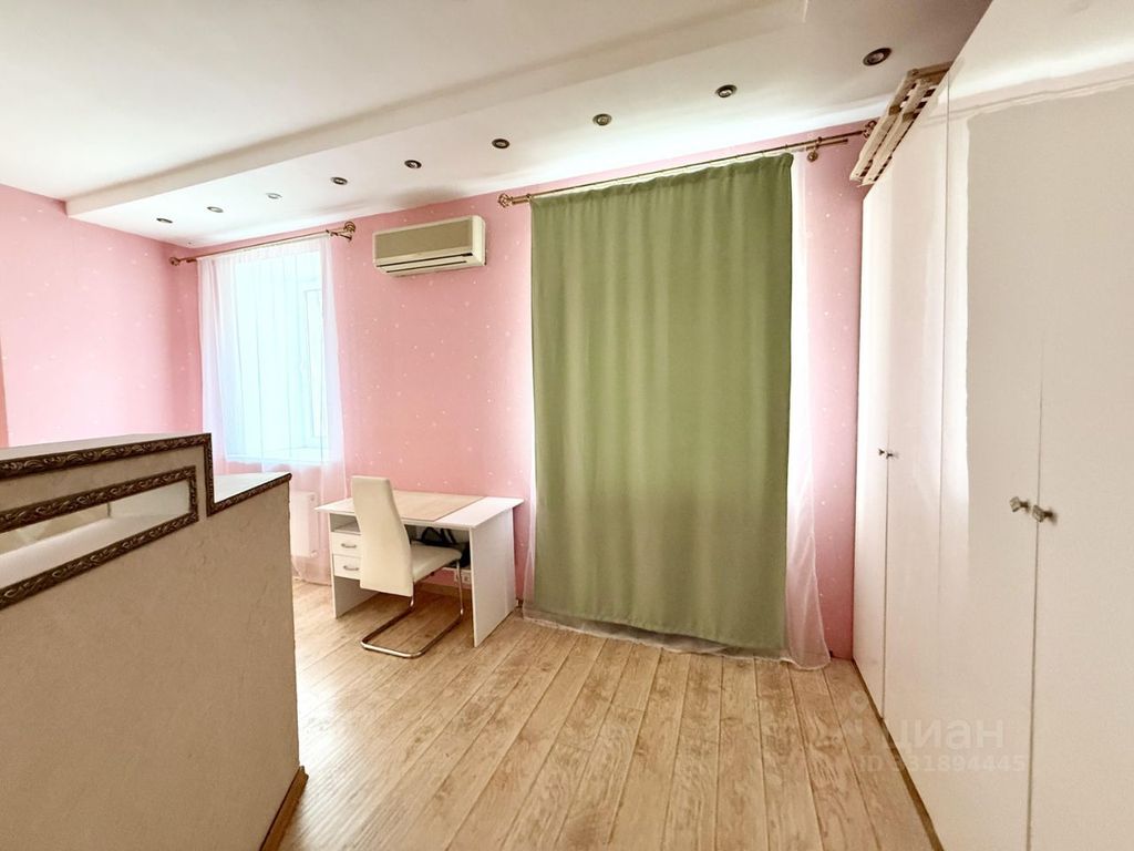 m. Borovitskaya: Apartment, 2-rooms
