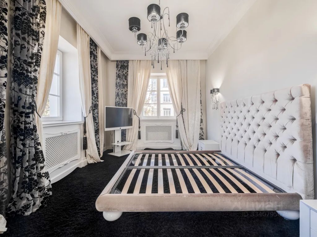 m. Kropotkinskaya: Apartment, 4-rooms