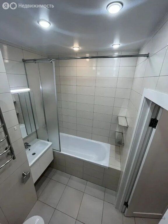m. ZIL: Apartment, 1-rooms