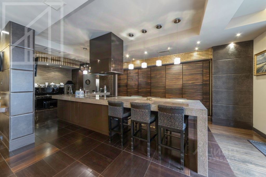 m. Kropotkinskaya: Apartment, 4-rooms