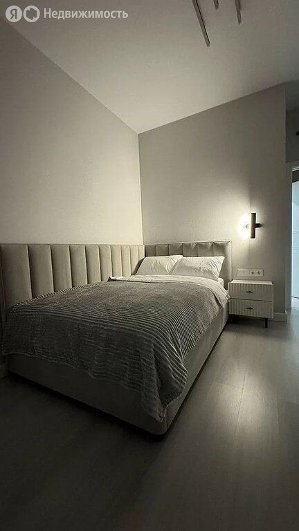 m. ZIL: Apartment, 2-rooms