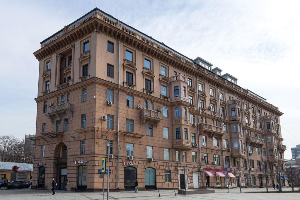 m. Barrikadnaya: Apartment, 3-rooms