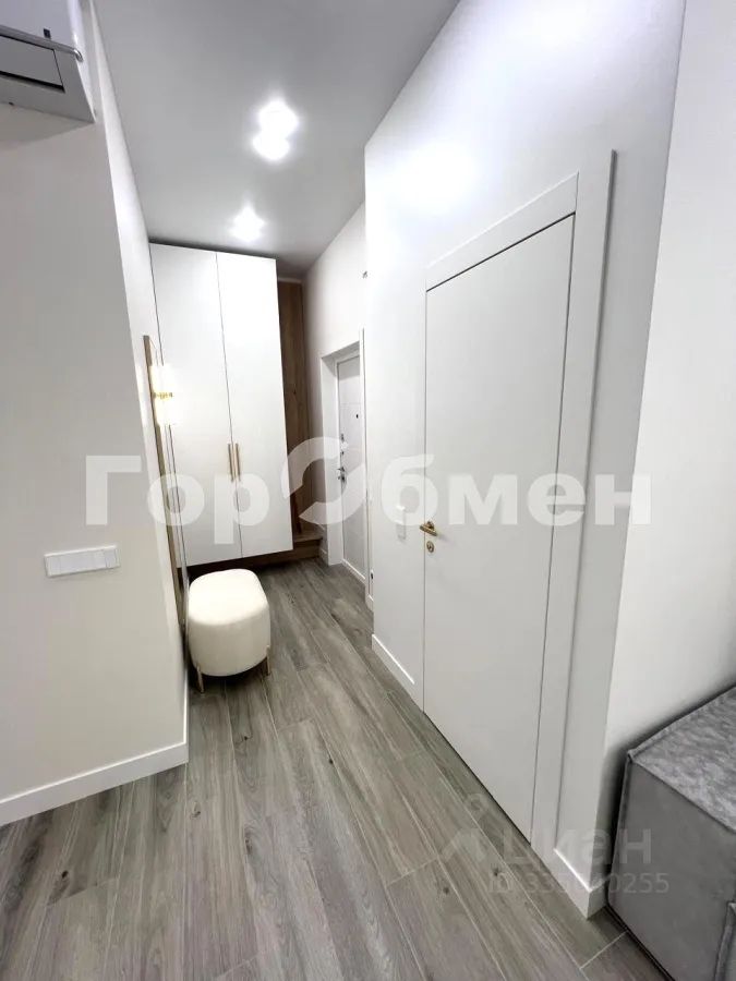 m. ZIL: Apartment, 2-rooms