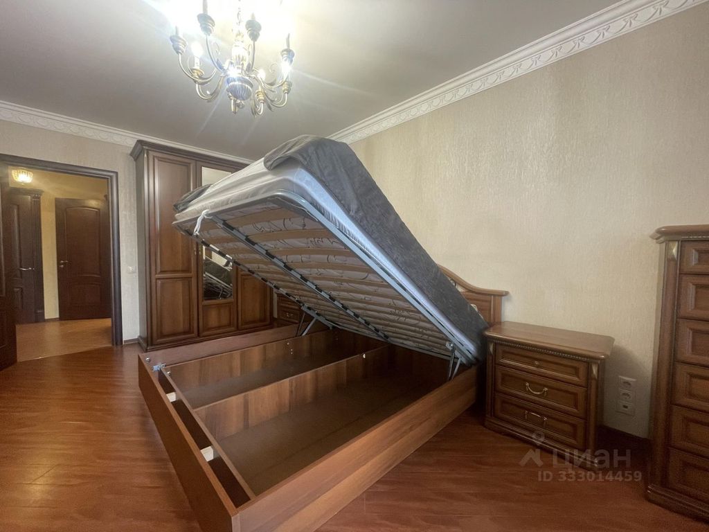 m. Universitet druzhby narodov: Apartment, 2-rooms