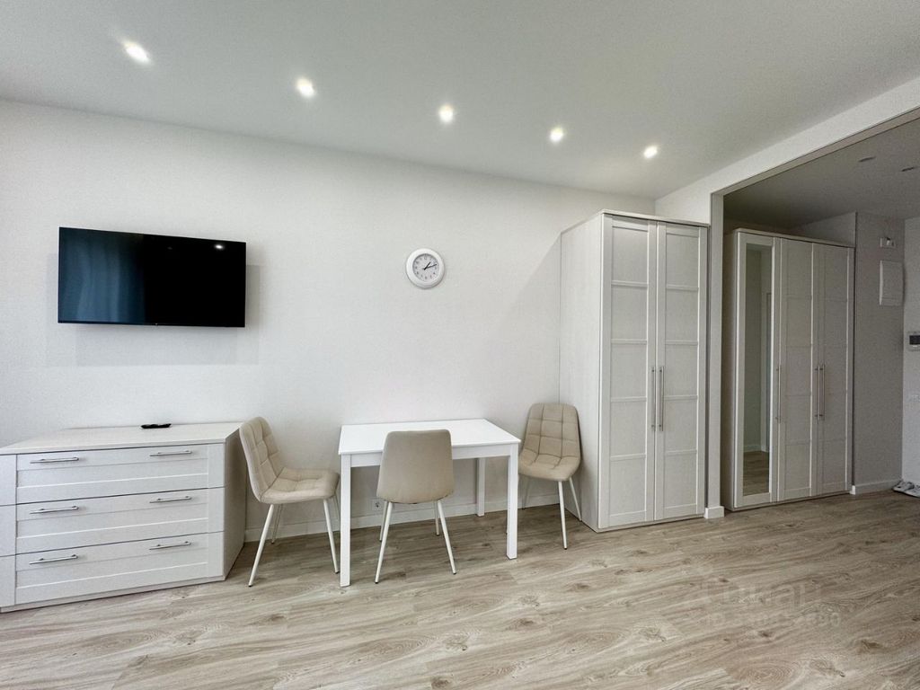 m. Dubrovka: Apartment, studio