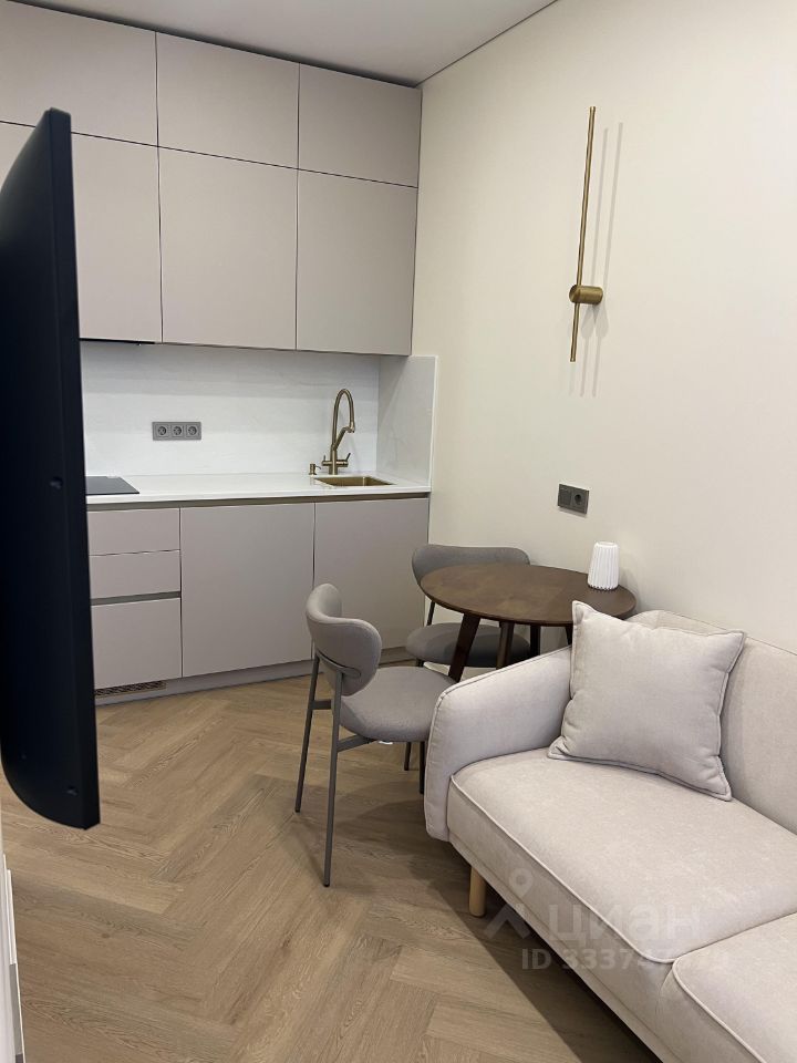m. Dubrovka: Apartment, studio