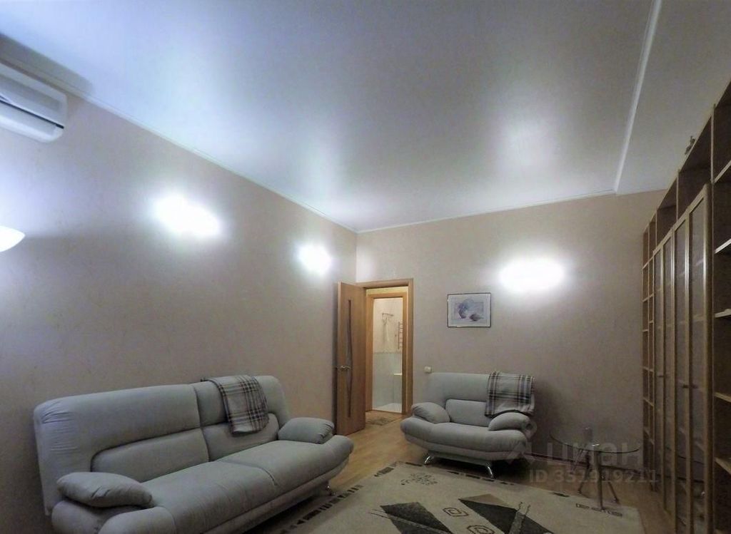 m. Kropotkinskaya: Apartment, 2-rooms