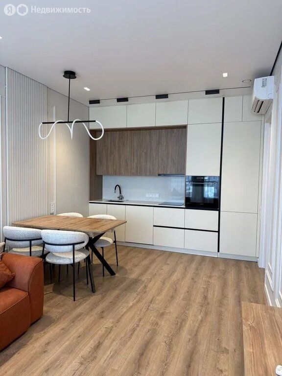 m. ZIL: Apartment, 2-rooms