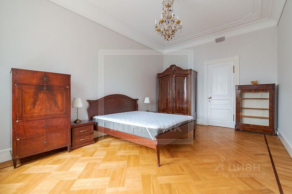 m. Kropotkinskaya: Apartment, 4-rooms