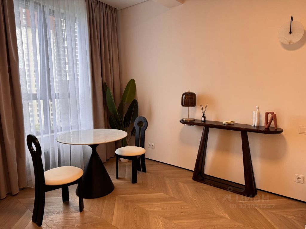 m. Rabochy Poselok: Apartment, studio