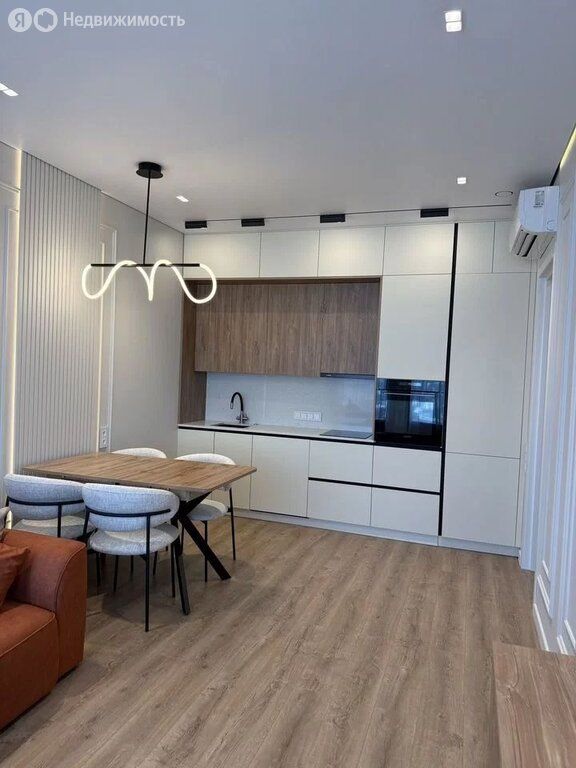 m. ZIL: Apartment, 2-rooms