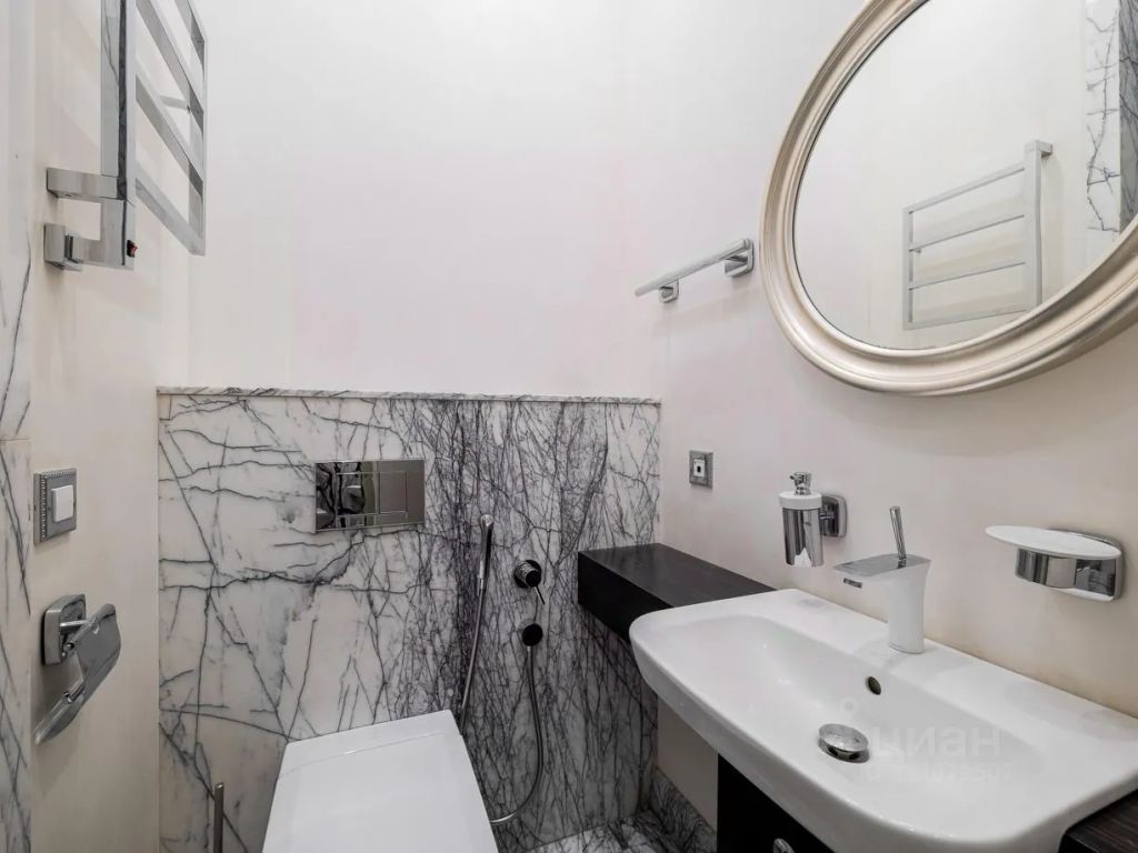 m. Kropotkinskaya: Apartment, 4-rooms